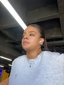 Snapshot of trianawhite chatting on January 2025 09:14:02 PM trianawhite online show from January 2025 09:14:02 PM