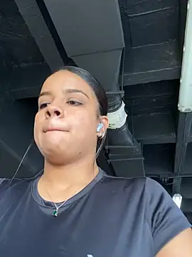 Snapshot of trianawhite chatting on February 2025 07:16:01 PM trianawhite online show from February 2025 07:16:01 PM