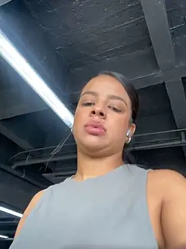 Snapshot of trianawhite chatting on February 2025 07:10:01 PM trianawhite online show from February 2025 07:10:01 PM