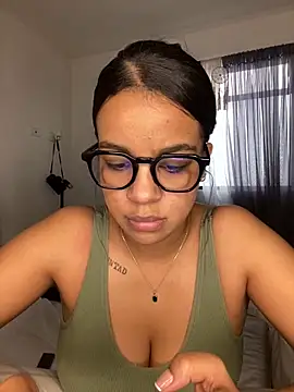 Snapshot of trianawhite chatting on March 2025 07:38:01 PM trianawhite online show from March 2025 07:38:01 PM