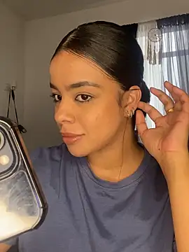 Snapshot of trianawhite chatting on March 2025 04:31:02 PM trianawhite online show from March 2025 04:31:02 PM