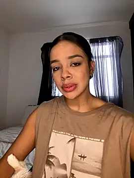 Snapshot of trianawhite chatting on September 2025 03:15:02 PM trianawhite online show from September 2025 03:15:02 PM