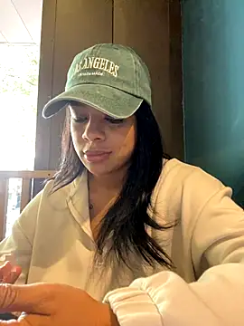 Snapshot of trianawhite chatting on November 2025 03:23:02 PM trianawhite online show from November 2025 03:23:02 PM