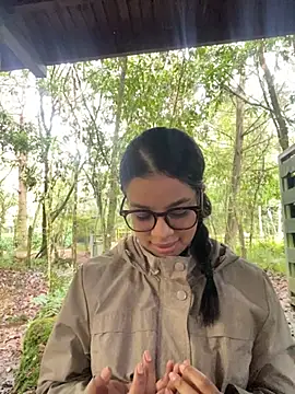 trianawhite online show from February 2026 03:50:01 PM