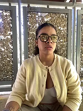 trianawhite online show from April 2026 04:37:01 PM