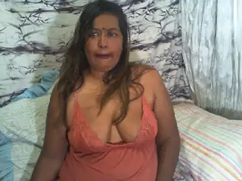 Snapshot of Mammabear_4u chatting on February 2025 02:15:01 PM Mammabear 4u online show from February 2025 02:15:01 PM