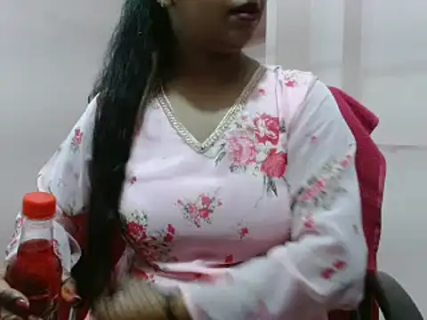 Snapshot of LovingPihu chatting on February 2025 04:54:01 AM LovingPihu online show from February 2025 04:54:01 AM