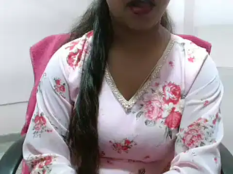 Snapshot of LovingPihu chatting on February 2025 11:03:01 AM LovingPihu online show from February 2025 11:03:01 AM