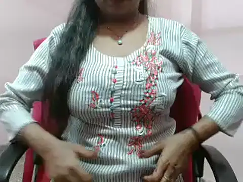 Snapshot of LovingPihu chatting on March 2025 11:00:02 AM LovingPihu online show from March 2025 11:00:02 AM