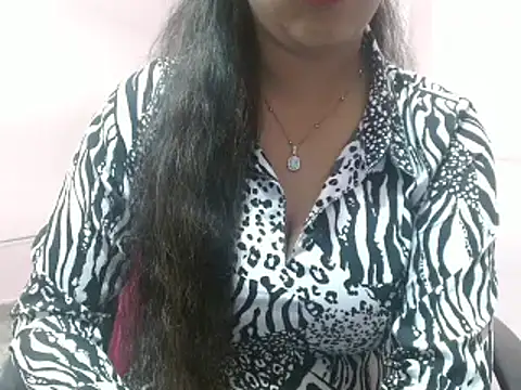 Snapshot of LovingPihu chatting on March 2025 08:18:01 AM LovingPihu online show from March 2025 08:18:01 AM