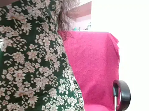 Snapshot of LovingPihu chatting on March 2025 06:00:02 AM LovingPihu online show from March 2025 06:00:02 AM