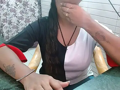 Snapshot of LovingPihu chatting on September 2025 06:02:01 AM LovingPihu online show from September 2025 06:02:01 AM