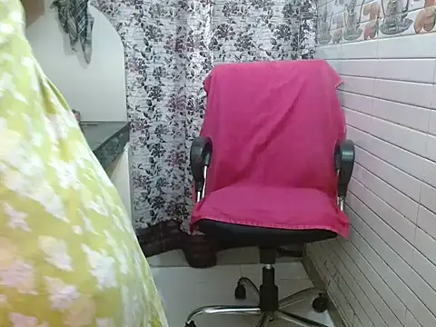 Snapshot of LovingPihu chatting on October 2025 05:26:02 AM LovingPihu online show from October 2025 05:26:02 AM