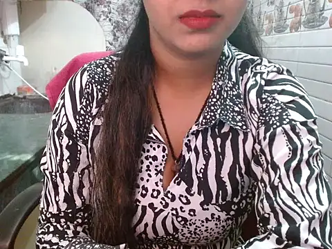 Snapshot of LovingPihu chatting on November 2025 05:41:02 AM LovingPihu online show from November 2025 05:41:02 AM
