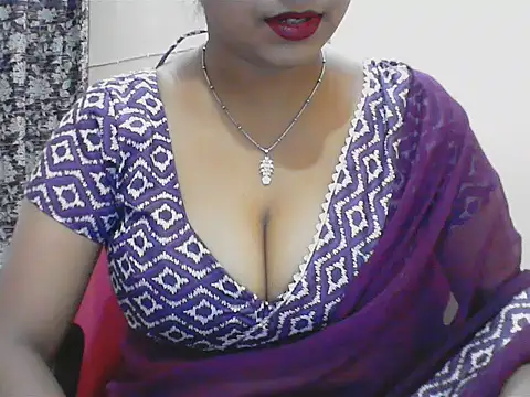 LovingPihu online show from May 2026 06:18:02 AM