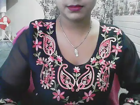 Snapshot of LovingPihu chatting on May 2026 05:26:01 AM LovingPihu online show from May 2026 05:26:01 AM