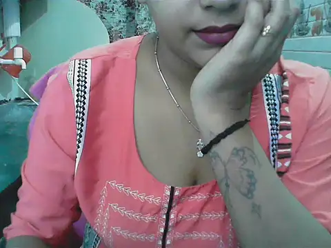 Snapshot of LovingPihu chatting on June 2026 04:14:02 AM LovingPihu online show from June 2026 04:14:02 AM