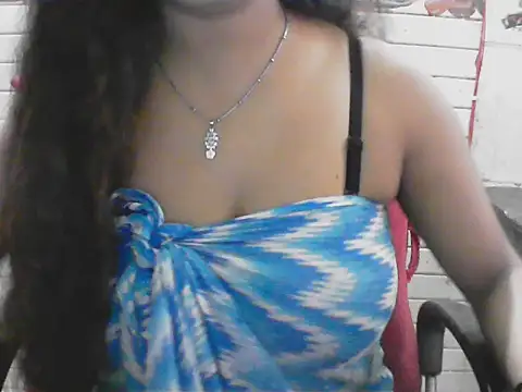 Snapshot of LovingPihu chatting on June 2026 04:37:01 AM LovingPihu online show from June 2026 04:37:01 AM