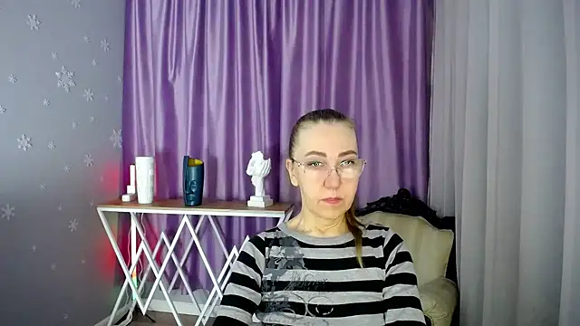 queen a n i online show from February 2025 03:33:02 AM