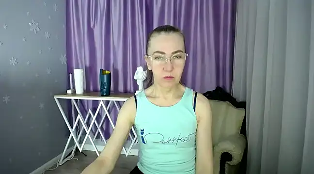 queen a n i online show from February 2025 04:53:01 PM