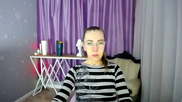 queen a n i online show from March 2025 06:13:02 AM