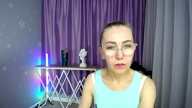 queen a n i online show from September 2025 10:04:02 AM