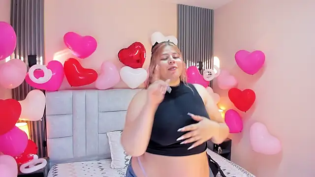 EYMI TOMSOM online show from February 2026 10:44:02 AM