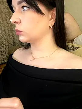 Snapshot of HellMoor chatting on November 2025 06:51:01 PM HellMoor online show from November 2025 06:51:01 PM