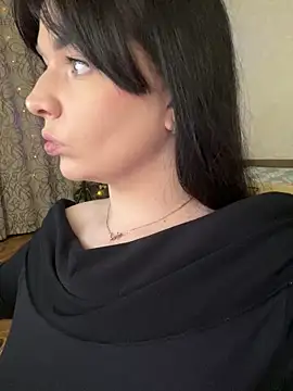 Snapshot of HellMoor chatting on December 2025 10:18:02 PM HellMoor online show from December 2025 10:18:02 PM