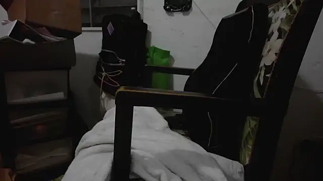 Snapshot of poppergirl69 chatting on December 2024 04:55:02 AM poppergirl69 online show from December 2024 04:55:02 AM