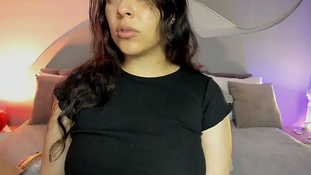 Nicolle W online show from April 2026 02:34:01 PM