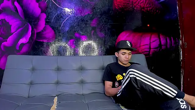 Snapshot of SecretsParty chatting on September 2025 02:34:01 AM SecretsParty online show from September 2025 02:34:01 AM