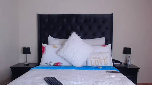 Sexynaughty Gal online show from December 2025 06:59:02 PM