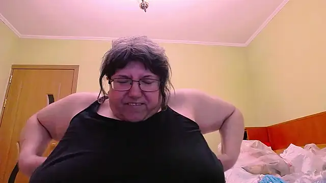 Snapshot of HugeTits chatting on December 2024 07:04:02 PM HugeTits online show from December 2024 07:04:02 PM