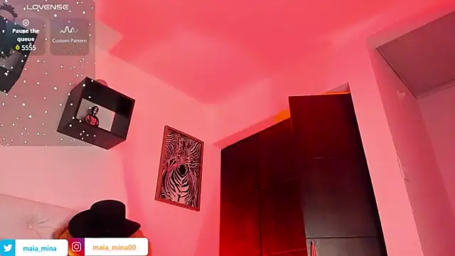 Snapshot of Sharon_smiith chatting on October 2025 12:19:02 AM Sharon smiith online show from October 2025 12:19:02 AM