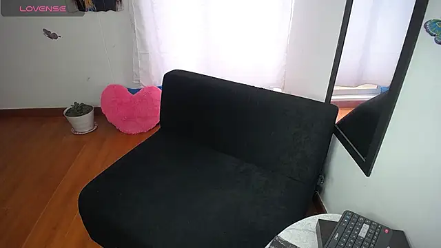 Snapshot of sexylatina001 chatting on October 2025 02:18:01 PM sexylatina001 online show from October 2025 02:18:01 PM