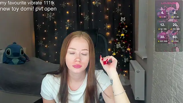 Snapshot of Hot_Mia_ chatting on December 2024 12:19:01 PM Hot Mia online show from December 2024 12:19:01 PM