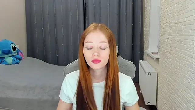 Snapshot of Hot_Mia_ chatting on February 2025 03:49:02 PM Hot Mia online show from February 2025 03:49:02 PM