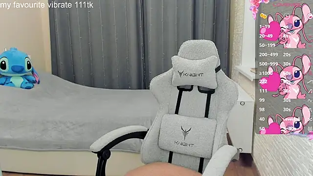 Snapshot of Hot_Mia_ chatting on March 2025 04:01:01 PM Hot Mia online show from March 2025 04:01:01 PM