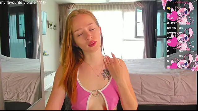 Snapshot of Hot_Mia_ chatting on September 2025 04:27:01 AM Hot Mia online show from September 2025 04:27:01 AM