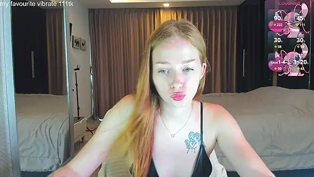 Snapshot of Hot_Mia_ chatting on November 2025 08:58:02 AM Hot Mia online show from November 2025 08:58:02 AM