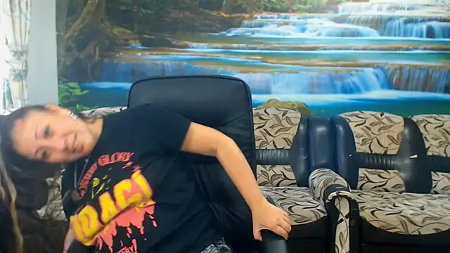 Snapshot of MoistMady chatting on October 2025 07:06:02 AM MoistMady online show from October 2025 07:06:02 AM