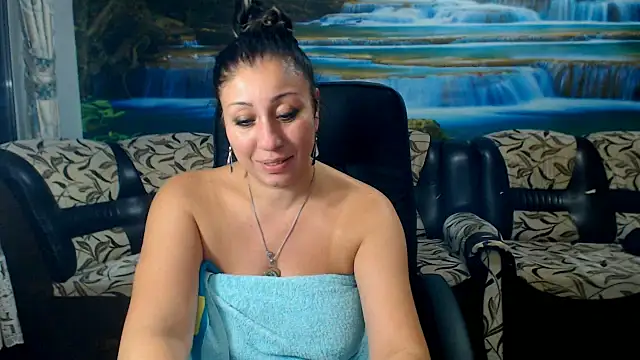 Snapshot of MoistMady chatting on October 2025 09:33:01 PM MoistMady online show from October 2025 09:33:01 PM