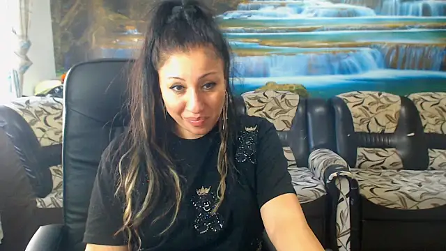 Snapshot of MoistMady chatting on November 2025 01:45:01 PM MoistMady online show from November 2025 01:45:01 PM