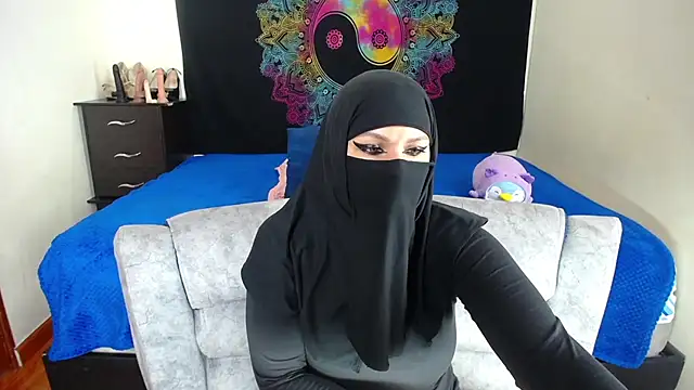 evelyn  salah online show from November 2025 05:28:02 PM