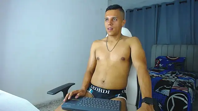 Snapshot of DavidAngell7 chatting on January 2025 04:58:02 AM DavidAngell7 online show from January 2025 04:58:02 AM