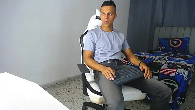 Snapshot of DavidAngell7 chatting on February 2025 01:23:01 AM DavidAngell7 online show from February 2025 01:23:01 AM