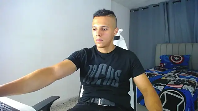 Snapshot of DavidAngell7 chatting on February 2025 02:41:01 AM DavidAngell7 online show from February 2025 02:41:01 AM