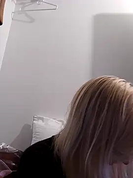 AmethystFoxx online show from November 2025 09:38:01 PM