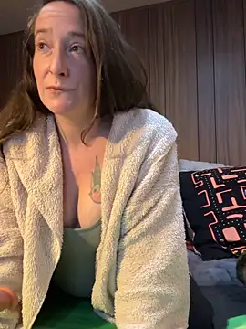 Snapshot of Mini_And_The_Bear chatting on February 2026 07:50:02 PM Mini And The Bear online show from February 2026 07:50:02 PM